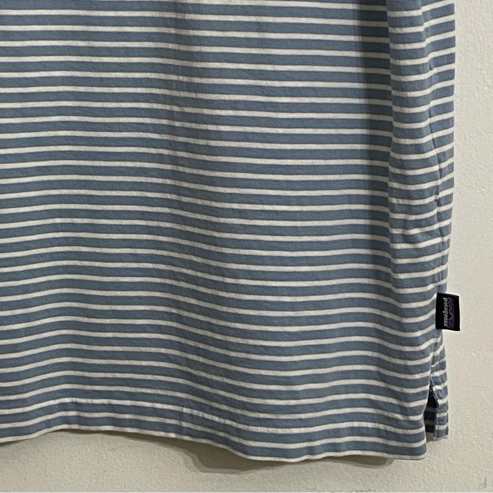 Patagonia Men's Polo Shirt Medium Blue and White Stripes Cotton preppy Casual - Picture 3 of 6
